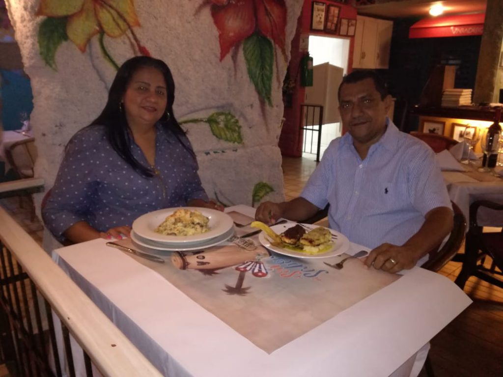 imagen pareja comiendo